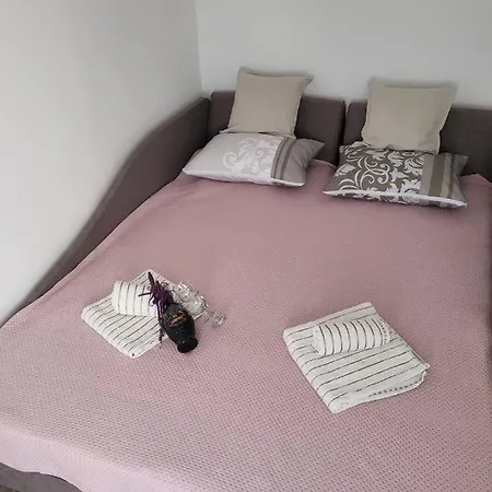 Apartment Tica3 Lacarak